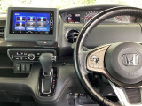 運転席周辺のスマートなレイアウトが、操作のしやすさを実現。快適なドライブをサポートします。