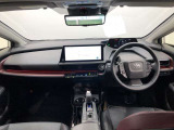 シンプルながら機能性あふれる運転席廻りです。視界性もよく、運転しやすいですよ。