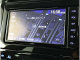 純正ナビを装備。タッチパネル式で使いやすく、お出かけもラクラクです。