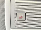 【マツダエマージェンシーコール】エアバッグが展開される衝突事故を車両が検知した場合や、SOSボタンを押した場合に、 緊急通報オペレーターを通じて緊急車両の手配などを行なうことができます。