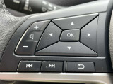ハンドルから手を離さずにオーディオの操作ができるステアリングスイッチ付
