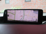 マツダコネクトの8.8インチワイドセンターディスプレイです。『Android Auto』『Apple CarPlay』や独自のコネクテッドサービスに対応したインターフェイスシステムです。