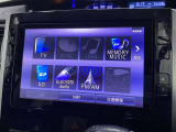 〈メモリーナビ〉 CD/DVDの他、AM/FMラジオ・フルセグTVも視聴可能です