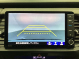 バックでの車庫入れも安心です! リアカメラが付いているバックモニター付のナビを装備しております。操作線もついており距離感も画面から確認できます。