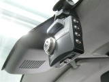 【ドラレコ搭載車】今や必需品のドライブレコーダー搭載車です。万が一のトラブルのときにも役に立つドライブレコーダーを装備しています。側面衝突や幅寄せ・割り込み対策に!