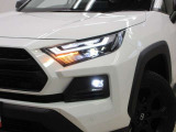 LEDヘッドライトです。デザイン性がよくとても明るいので、夜間の走行や悪天候でも安心です。しかも長寿命!