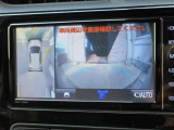パノラミックビューモニター付きです。車両を上から見たような映像をディスプレイオーディオ画面に表示。運転席からの目視だけでは見にくい、車両周辺の状況をリアルタイムでしっかり確認できます。