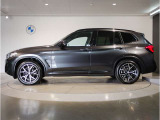 【XDrive】強大なパワーをXdriveシステムが瞬時に理想的な可変配分を行い、かつてない安心・快適・スポーティな走りを約束します。走行状況に応じてトルク配分を最適化してくれる優れものです!