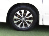 純正16インチアルミ付きです。上質かつお手入れのしやすいデザイン