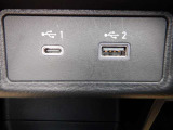 USB充電ソケット装備。