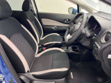 ゆったりと座れる運転席シートですのでストレスなく運転が出来ますよ!