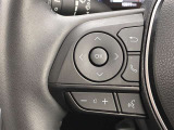 運転中、オーディオの操作をしてて、ハッとしたことはありませんか?ステアリングスイッチは、運転中でもハンドルでオーディオの操作が可能です。安全なドライブをサポートします。