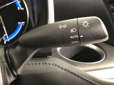 ライトスイッチです。「AUTO」にすると外の明るさに応じてスモールライト・ヘッドライトが自動でON・OFFします。夕暮れ時や屋内駐車場、トンネルなどに便利です。