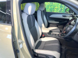 運転席シート廻りは使用感も少なく、良好な状態となっています。前オーナー様が丁寧に使っていたことがよくわかりますね。