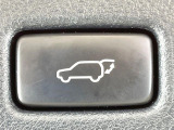 【パワーバックドア】スマートキーや運転席のボタンを押すだけでリアゲートが自動で開閉します!荷物を持っている時や、高い位置にあるバックドアを閉める際に便利な機能です♪