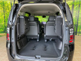後席を格納すると、これだけの広さが!シーンに合わせたシートアレンジで、大きな荷物も積むことが出来ます♪