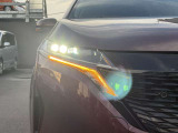 【LEDヘッドライト】とっても明るいLEDヘッドライトが装着されているので、夜の運転も明るく安全です。