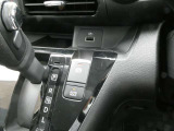 電気時期のパーキングブレーキで駐車時も大変スマートです。