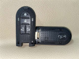 〇 鍵 〇 〈スマートキー〉は離れた場所からでも鍵の開閉をすることができます       *スペア付き*