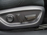 運転席はパワーシートなのでお好みのドライビングポジションに調整可能です♪