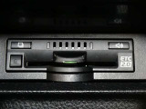 高速道路を賢く使うETC2.0装備です。高速道路とクルマが情報を連携して渋滞の迂回ルートや災害時の適切な誘導をしてくれたりします。