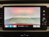 バックでの車庫入れも安心です! リアカメラが付いているバックモニター付のナビゲーションを装備しております。操作線もついており距離感も画面から確認できます。