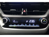 ★エアコンはオートタイプが装着済みです!オートモードにしておけば、車内温度を設定するだけで風の料や吹き出し口の切り替えを機械が行ってくれます!一年中快適な環境を作れますよ♪