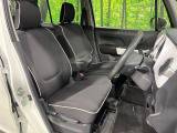 運転席まわりには十分なスペースがあり、大柄な方でもゆったり運転していただける環境です。