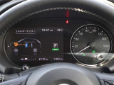 【メーターパネル】素早く車の情報が読み取れる、視認性に優れたシンプルなデザインのメーターパネルです。