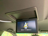 【フリップダウンモニター】大画面モニターで後席でもエンタメをお楽しみいただけます。小さなお子様にも大人気の装備です♪
