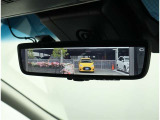 デジタルインナーミラー装備!車両後方のカメラの映像をデジタル補正で視認性を向上させてインナーミラー内に表示します♪視界を遮るものがなく、後席に同乗者がいても後方を確認しやすく安心です♪