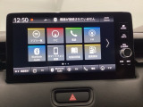 Honda CONNECTディスプレイはナビ、スマホ連携、車両情報表示、各種設定操作を一つに集約した高機能タッチパネル。直感的に使える便利なインターフェースです。