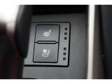 寒い日はすぐにあたたかくなるシートヒーターは重宝します。暖房を控えめにすることで燃費の向上にもなります。車内の空気が汚れたり乾燥したりする心配も減ります。