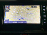 純正メモリーナビを装備。タッチパネル式で使いやすく、お出かけもラクラクです。