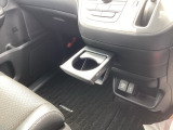 助手席右前のカップホルダー。便利ですよ!