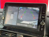 上から丸見えアラウンドビュー!車を真上から見下ろした様な映像を映し出すアラウンドビューモニター。これで車庫入れもラクラク。