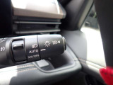ハイビームアシスト機能が装備されており対向車が接近するとロービームに切り替えてくれる便利な機能になっております。