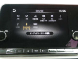 一枚岩のようなデザインのメーカーオプションナビは9インチの大画面に加えて、Bluetooth接続・HDMI端子・Apple CarPlayワイヤレス接続・スマホのワイヤレス充電など多数の機能が満載です!!
