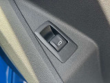 電動リアゲート装備です。バンパー下でのキックスイッチも装備されております。