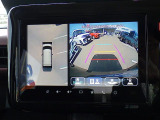 【全方位モニター】リバースに入れた際、車両全体を見渡している映像に切り替わります。また、見通しが悪い場所で便利な前方ワイド映像やすれ違いに便利な助手席側ワイド映像など切り替えが出来ますよ♪