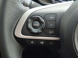 ステアリングスイッチ付き。前方から目を離すことなく操作することが可能です。