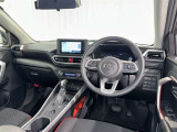 運転席まわりです。 各操作スイッチは使いやすい位置に配置されてます。