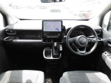 【運転席・インパネまわり】 ハンドル・シート・フロアーなど隅々までプロによるクリーニング済み☆彡キレイな車内でドライブが一層快適にお楽しみいただけます!!