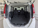 2列目シートを倒すと、大きな荷物の積載も可能です
