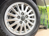【純正15インチアルミホイール】外観にマッチした純正アルミホイールを装着しております。各種社外アルミホイールや、スタッドレスタイヤも取扱いしております。是非ご相談ください♪