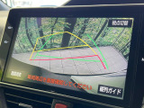 【バックカメラ】駐車時に後方がリアルタイム映像で確認できます。大型商業施設や立体駐車場での駐車時や、夜間のバック時に大活躍!運転スキルに関わらず、今や必須となった装備のひとつです!