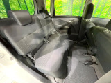 後部座席も気になるようなキズ・汚れやへたり等、大きなダメージはなく、良好な状態です。