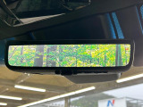 【デジタルインナーミラー】後席の大きな荷物や同乗者で後方が確認しづらい時でも安心!カメラが撮影した車両後方の映像をルームミラー内に表示。クリアな視界で状況の確認が可能です!