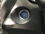 エンジンスタートスイッチです。キーが車内にあれば、エンジンの始動や停止はスイッチを押すだけ!キーを取り出す手間を省き、ワンプッシュで操作できるので簡単でスムーズです。