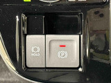 指先だけで簡単に操作が可能な電動パーキングブレーキを採用。「HOLD」スイッチを押すと、渋滞や信号待ちなどでブレーキペダルから足を離しても、ブレーキを保持するので安心です